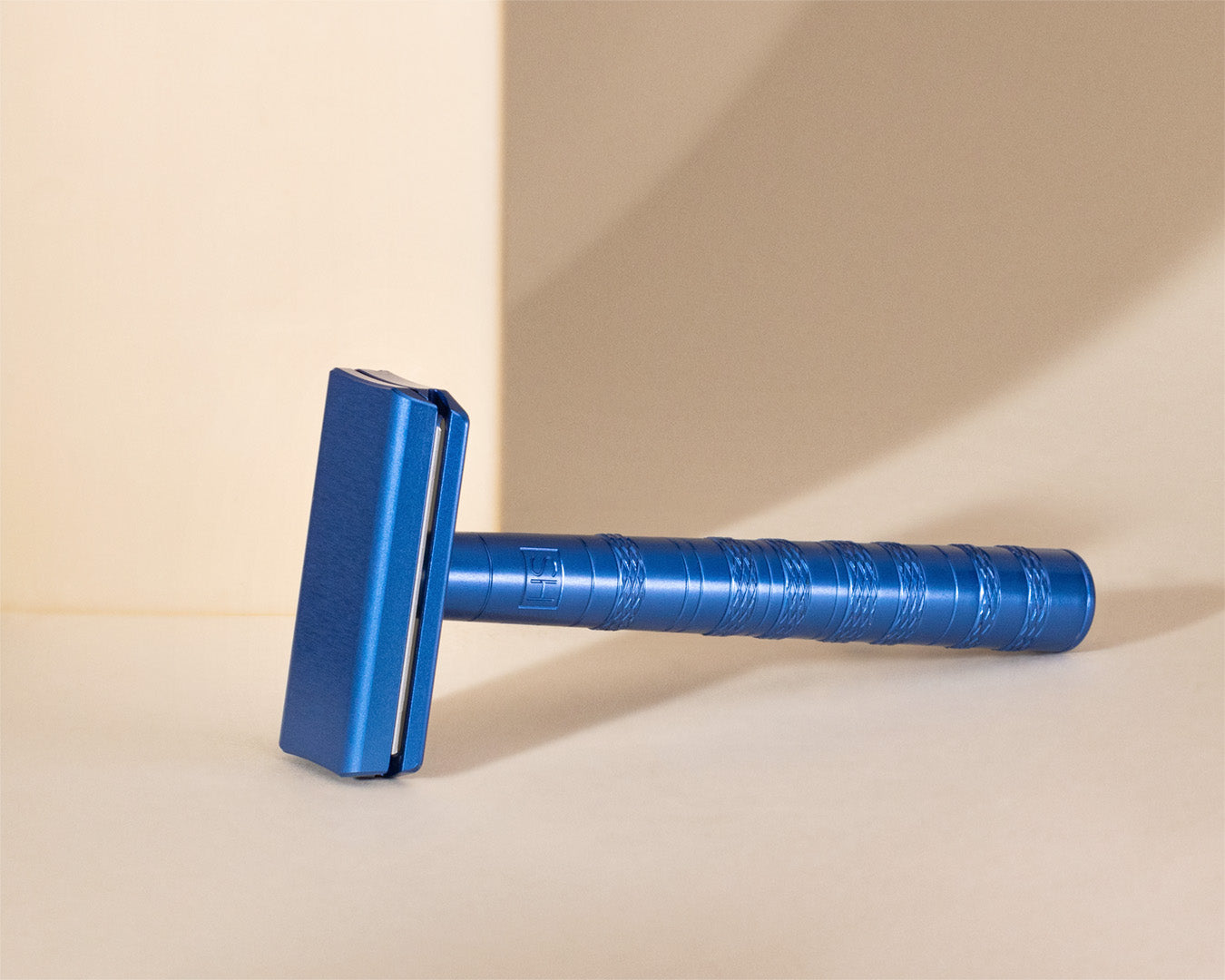 Henson Razor in Steel Blue colour
