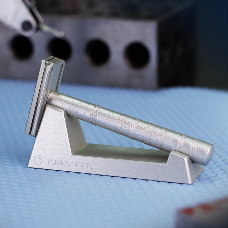 CNC machining a razor